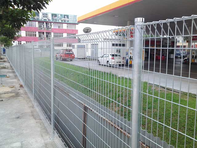 Roll Top & Bottom Fence