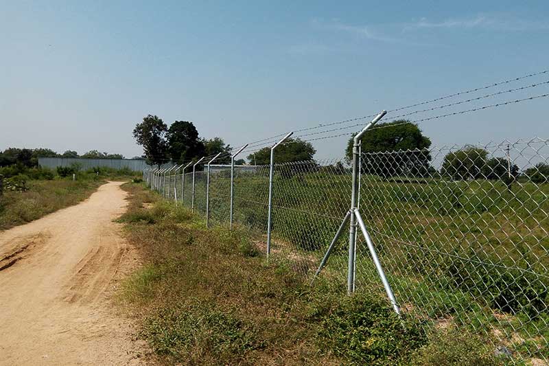 Recinzione di sicurezza in filo spinato per terreno privato