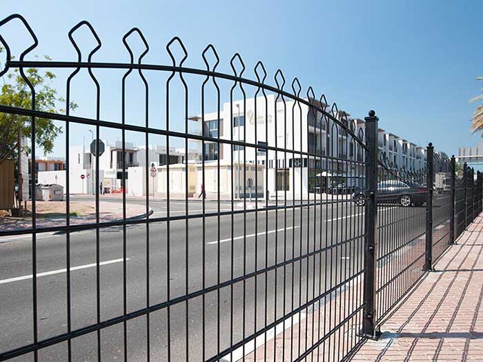pyramid mesh fence
