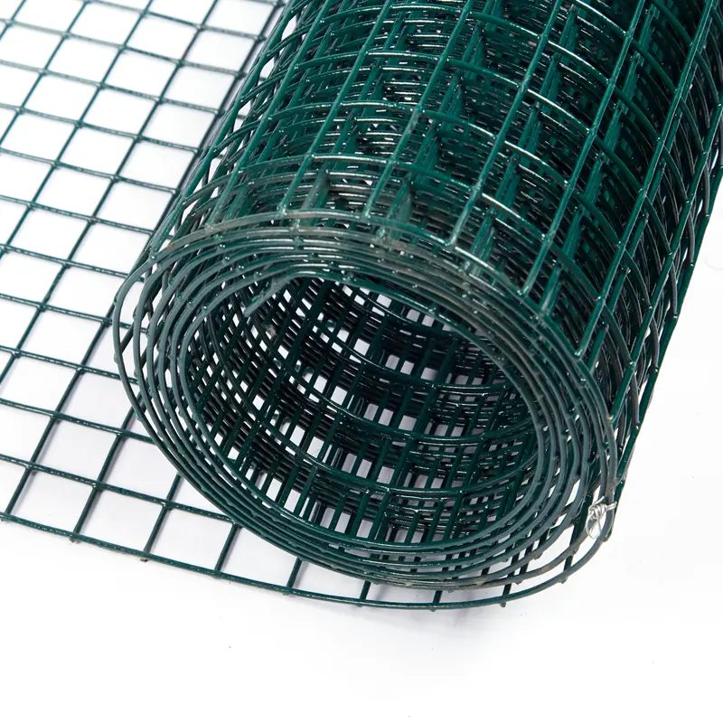 شبكة سلكية ملحومة مغلفة بـ PVC مقاس 4 × 4 بوصة